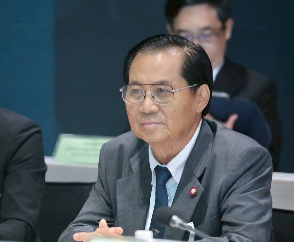 "อดิศร" ร่ายกลอนแซะ ภาพชื่นมื่น "3 บิ๊กภูมิใจไทย" เหน็บ "รักกัน ปานจะกลืน เขากระโดง"