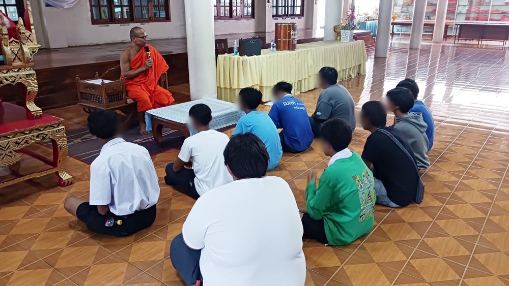 รวบนักเรียนนักเลงปาระเบิดใส่คู่อริ ส่งเข้าวัดฟังพระเทศน์ขัดเกลาจิตใจ 