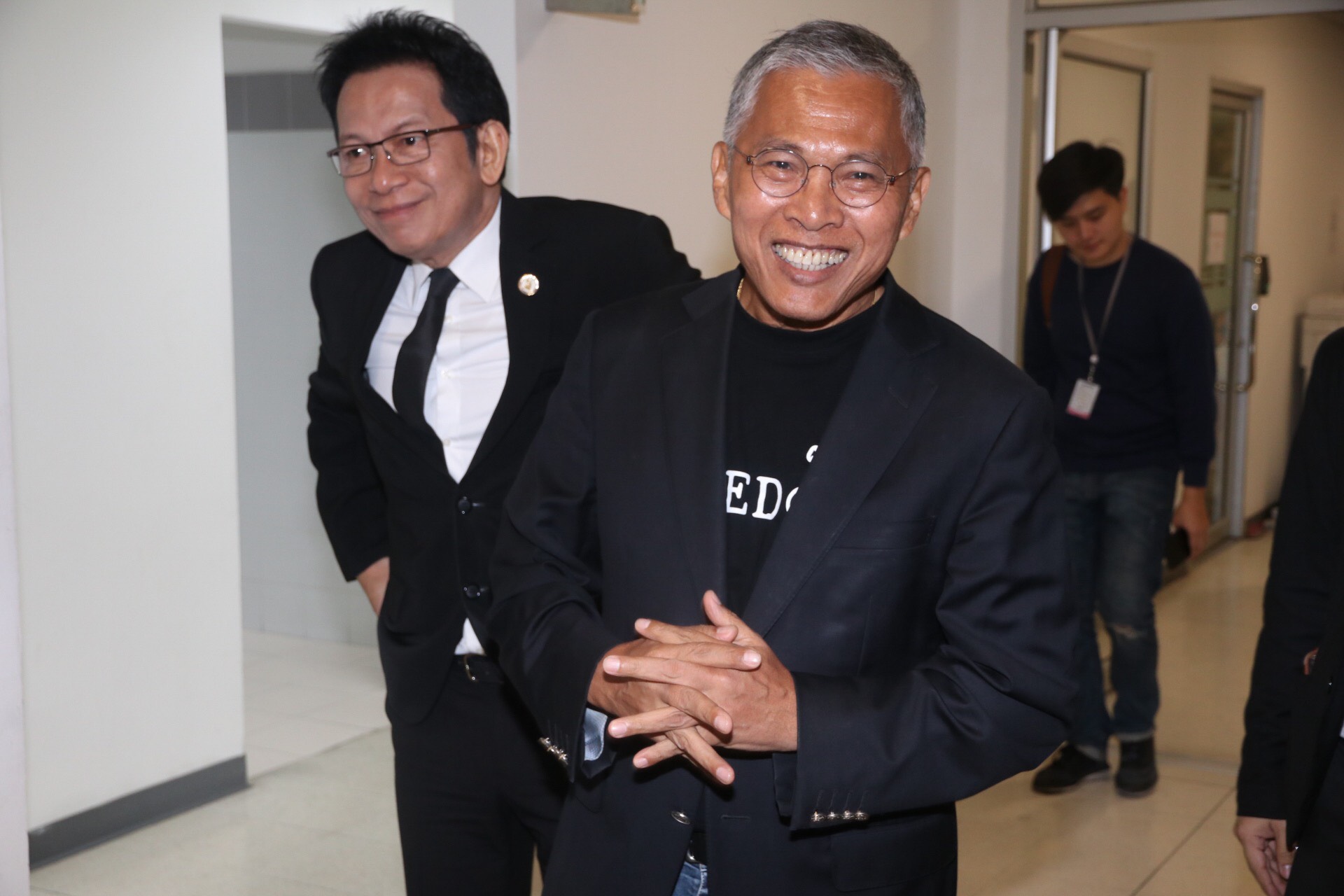 "วัฒนา"นำเอกสารสำนวนทะเบียนบ้านเบอร์โทรศัพท์จำนวน 4 สำนวนเข้าพบ ปอท.