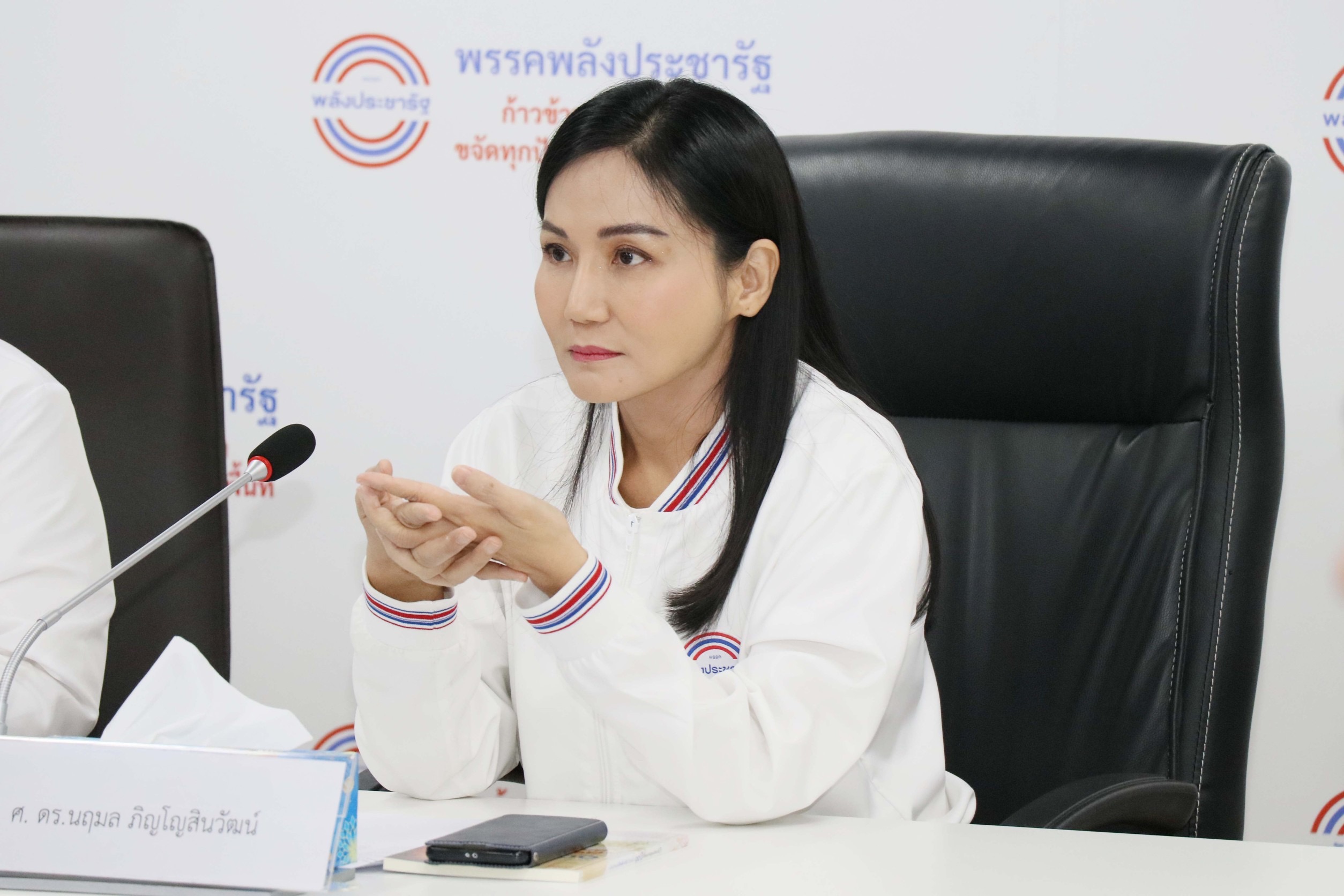 “นฤมล” ลั่น “พปชร.” ขอชนสนามกทม. มั่นใจได้ ส.ส.ไม่ต่ำกว่า 12 ไม่รู้ “สามมิตร” ยังอยู่หรือไปต้องถาม “สุริยะ -สมศักดิ์”เอง