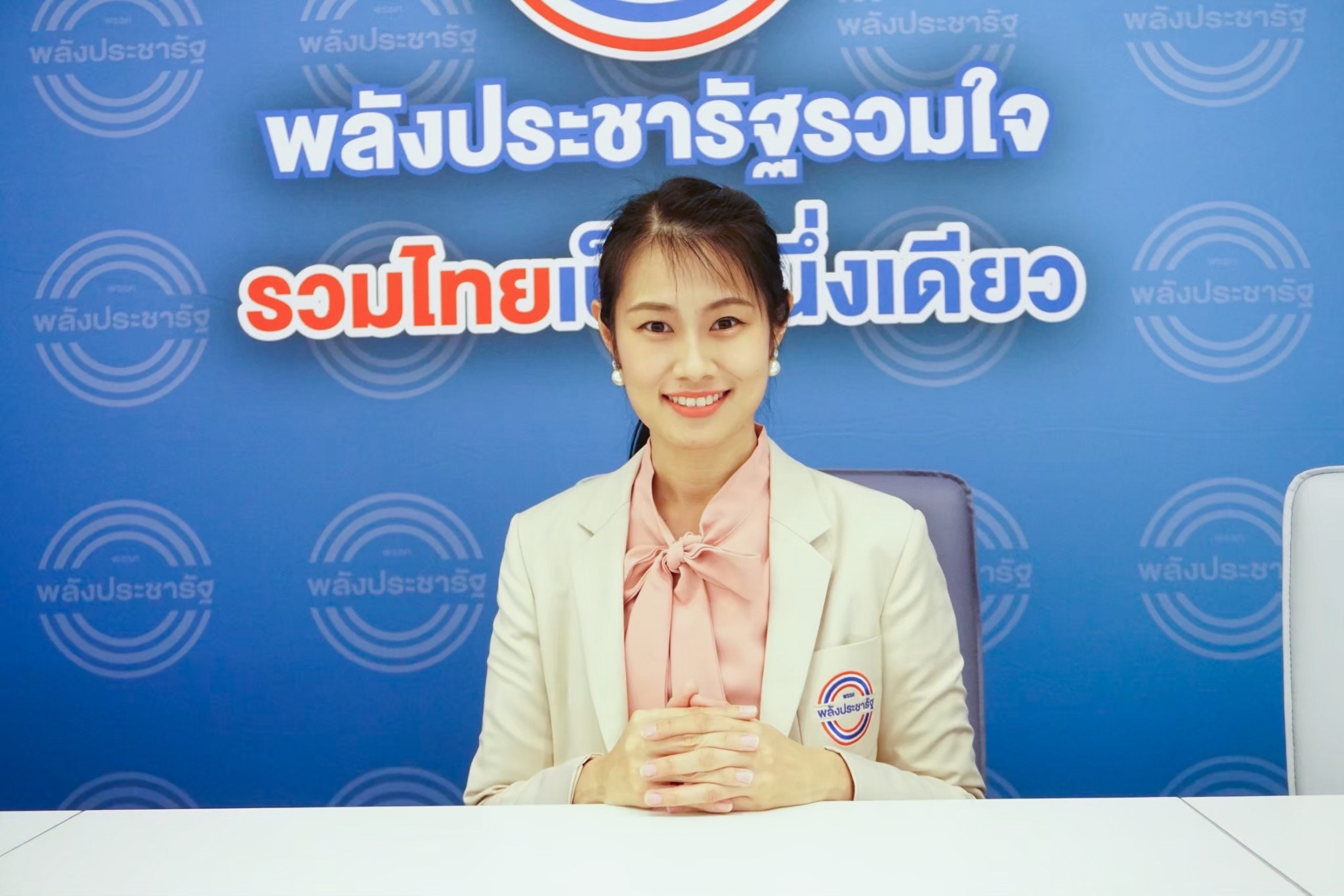 "บิ๊กป้อม"ย้ำนโยบายพปชร.เดินหน้าบัตรสวัสดิการแห่งรัฐ อุ้มผู้มีรายได้น้อยกว่า 20 ล.คน คลอดมาตรการลดค่าไฟ-ก๊าซหุงต้ม