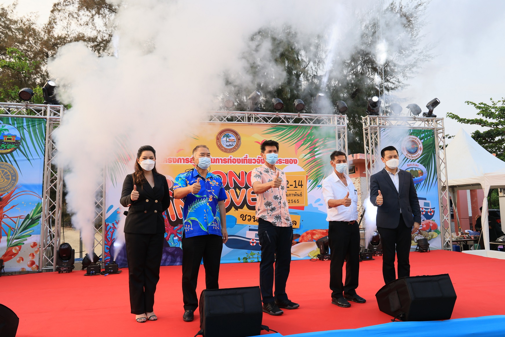 แห่กินซีฟู้ดฟรีงาน Rayong in love ชวนชิม ริมเล แน่นหาดแม่รำพึง 