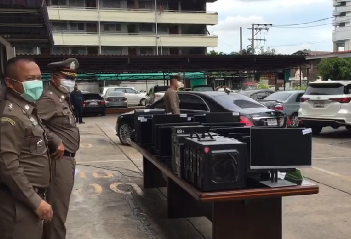 บุกจับพนันออนไลน์คาคอนโดย่านบางยี่ขัน รวบ 19 พนักงานดูแล พบเงินหมุนเวียนในระบบกว่า 100 ล้านบาท