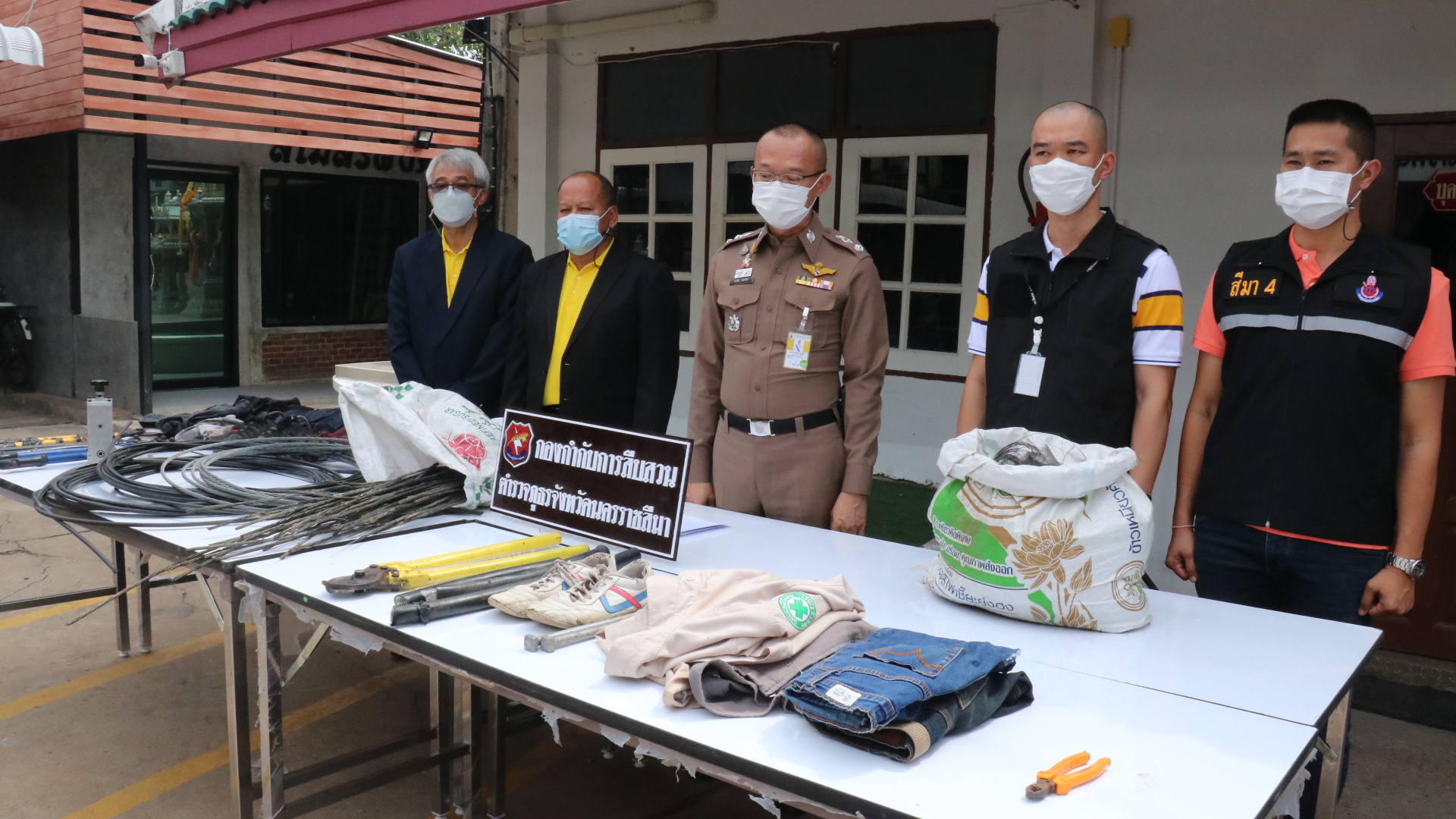 ตำรวจโคราช รวบแก๊งลักลอบตัดสายโทรศัพท์ 6 เดือนเสียหาย 1.7 ล้านบาท