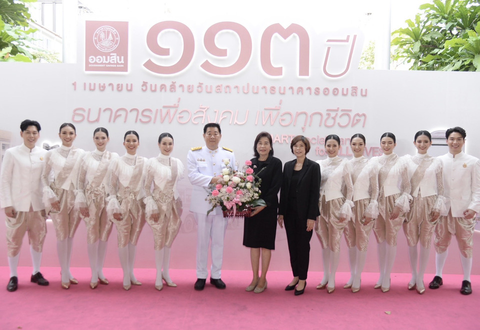 "โสภิส จิตต์ประเสริฐ" มอบกระเช้าดอกไม้แสดงความยินดี ผอ.ออมสิน เนื่องในโอกาสครบรอบ 113 ปี ธ.ออมสิน