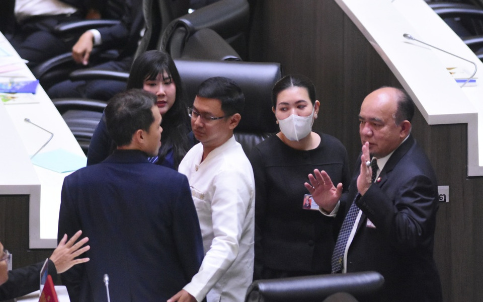 "เพชร กรุณพล" แจงเหตุการณ์ในสภา "สส.ปกรณ์วุฒิ" หลังถูกกล่าวหาข่มขู่ ยันเดินไปคุยเป็นเรื่องปกติ