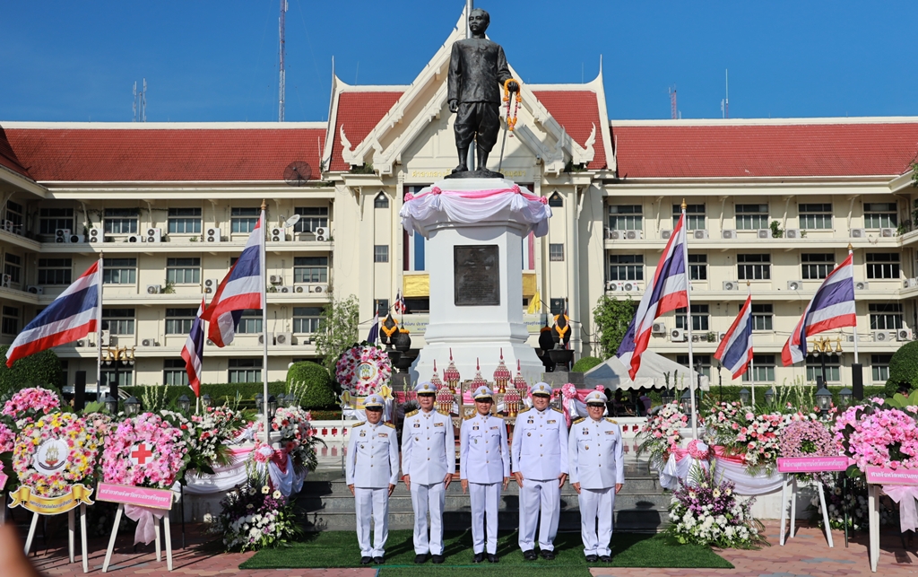 ผู้ว่าฯอยุธยา นำพสกนิกรทุกหมู่เหล่า ร่วมวางพวงมาลาถวายราชสักการะ เนื่องใน “วันปิยมหาราช”