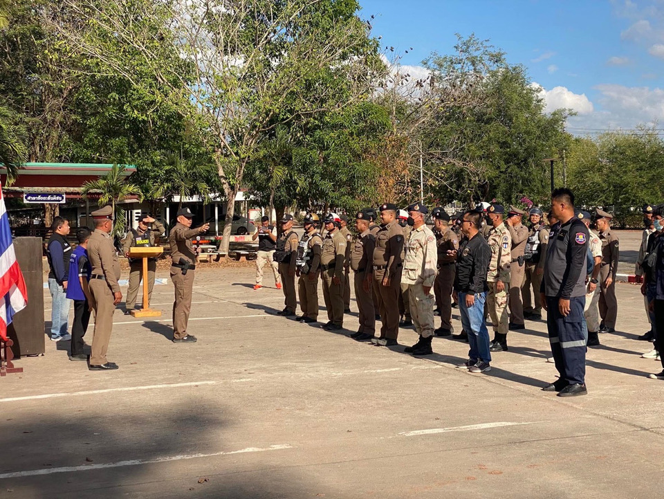สภ.บ้านแท่น ปล่อยแถวระดมกวาดล้างอาชญากรรมทุกรูปแบบ ช่วงเทศกาลคริสต์มาสและปีใหม่