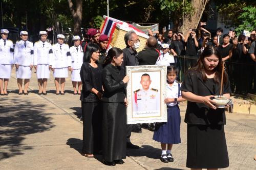 ปชช.แห่รอรับร่าง “จ่าดรีม” วีรบุรุษเนิน 677 สดุดีทหารกล้าผู้เสียสละเพื่อชาติ 