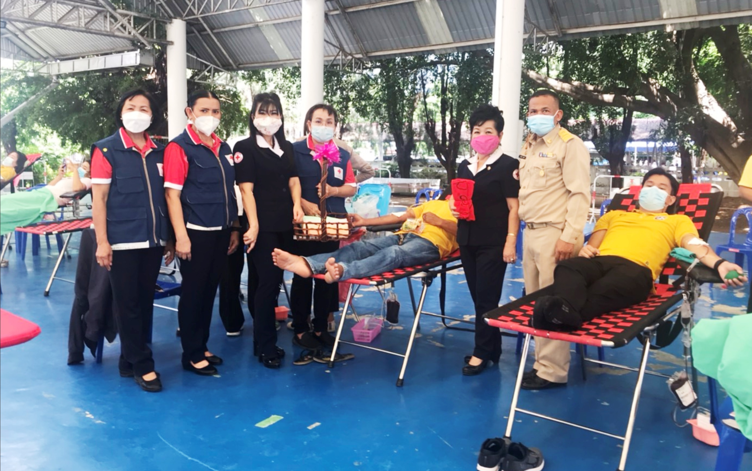 เทศบาลเมืองบุรีรัมย์ พนักงาน จนท. และประชาชน บริจาคเลือด  ช่วยชีวิตเพื่อนมนุษย์ช่วงโควิดระบาด