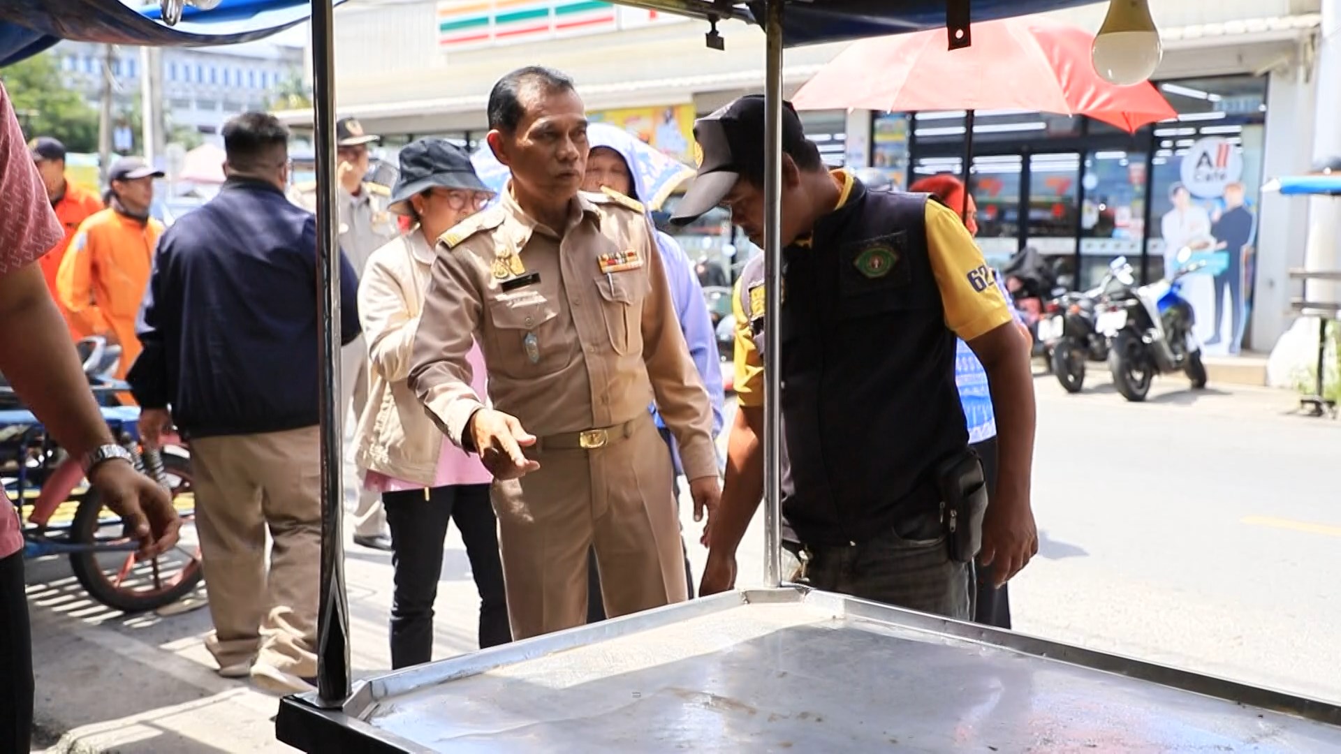เทศบาลนครหาดใหญ่ เอาจริง เดินหน้าจัดระเบียบทางเท้า 