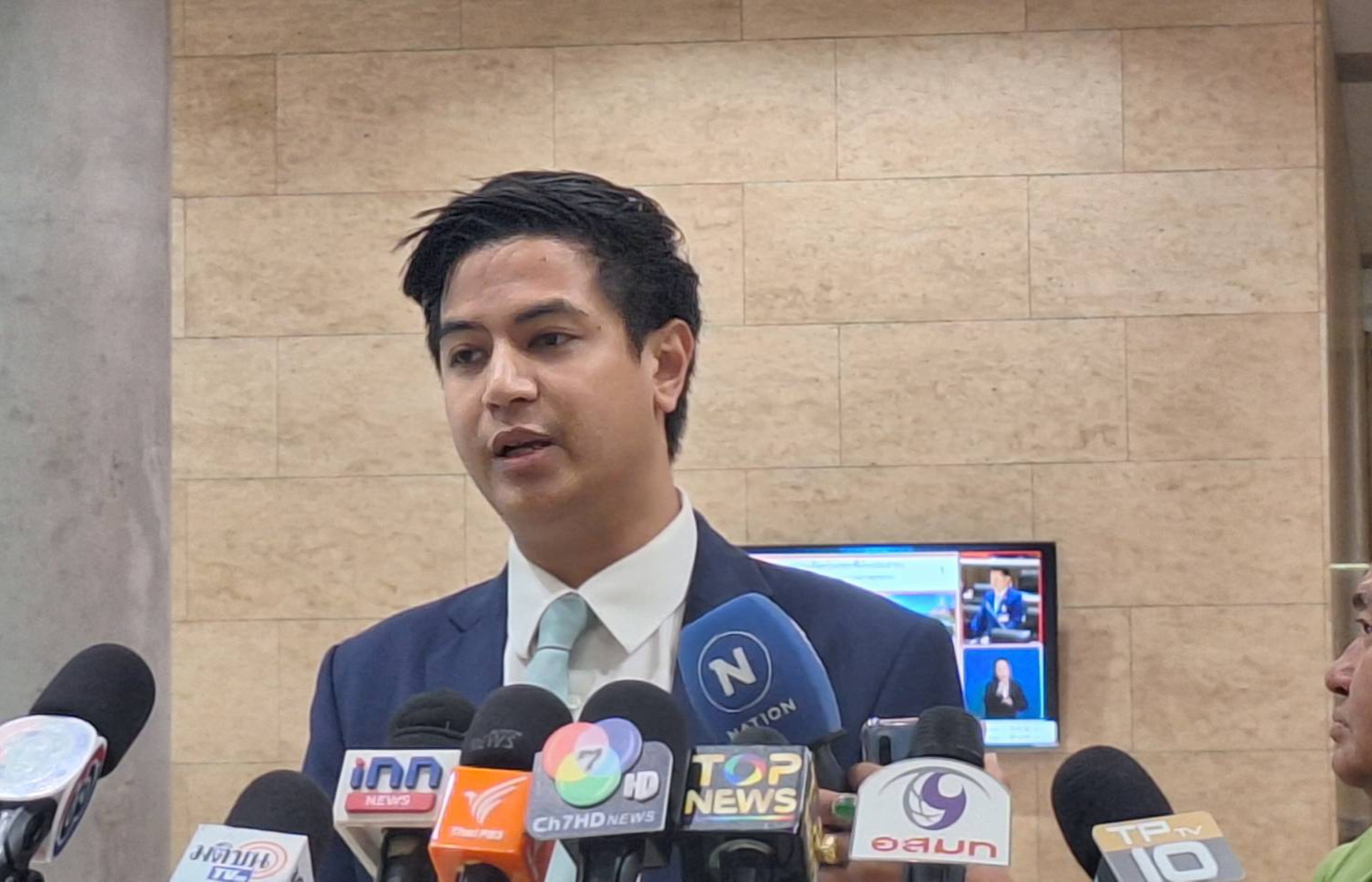"พริษฐ์" แนะรัฐดึงแรงงานพม่าเข้าระบบ หวังจัดเก็บภาษี จัดการปัญหาทุจริต-อาชญากรรม