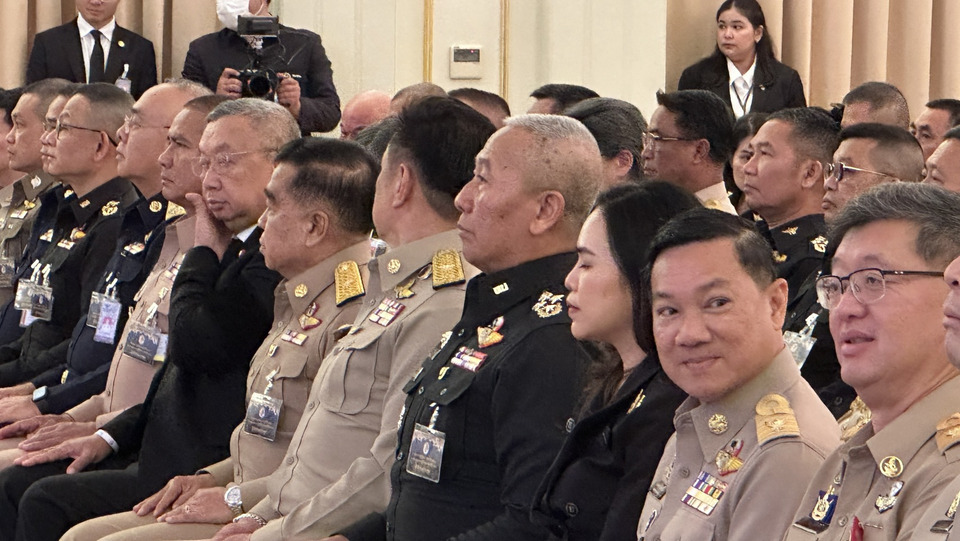 “บิ๊กปู” เข้าทำเนียบฯ  ร่วมงาน แถลงแผน กอ.รมน. ปิดห้องคุย "บิ๊กเล็ก-นายกฯ-เสธ.ทหาร" ยันทบ.พร้อมรบ 100 เปอร์เซ็นต์ รอความชอบธรรมการใช้กำลัง 