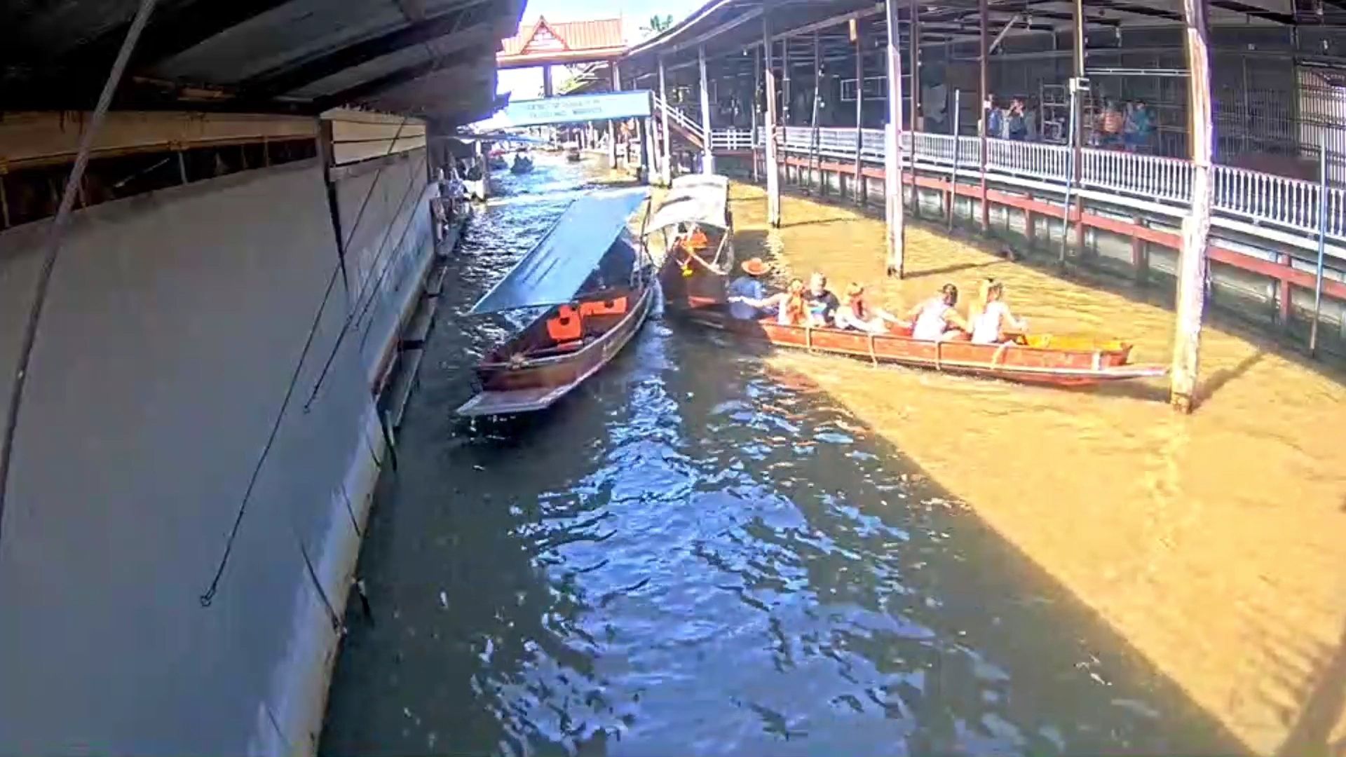 กรมเจ้าท่าสั่งพักใบอนุญาต คนขับเรือเครื่องที่ชนเรือพายในตลาดน้ำ