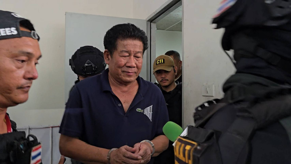 ตร.คุม “ฉลอง เรี่ยวแรง” ฝากขังศาล 4 ข้อหาหนัก จัด นปพ.กว่า 50 นายคุมเข้ม เจ้าตัวปิดปากเงียบไม่ตอบสื่อ 