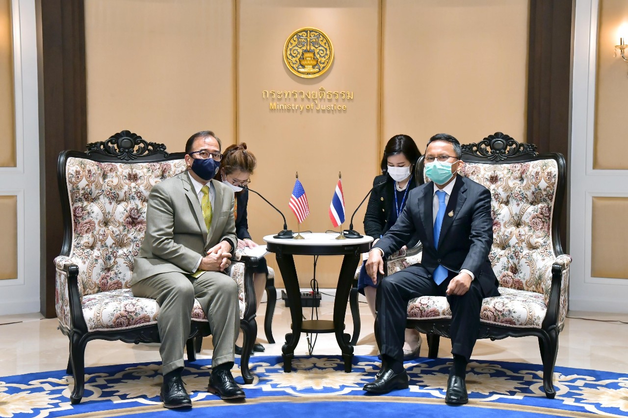 รมว.ยุติธรรม ต้อนรับอุปทูตรักษาการเอกอัครราชทูตสหรัฐอเมริกา ประจำประเทศไทย และคณะ หารือเกี่ยวกับความร่วมมือระหว่างสองประเทศ