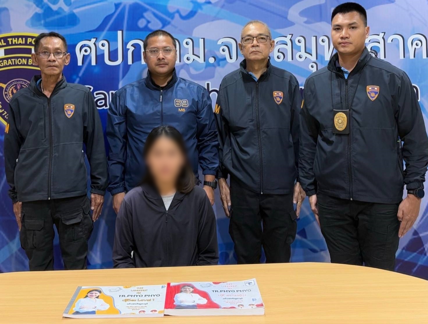 ตม.สมุทรสาคร รวบครูสาวต่างด้าวมีผู้ติดตามหลักแสนแอบสอนภาษาไทยออนไลน์