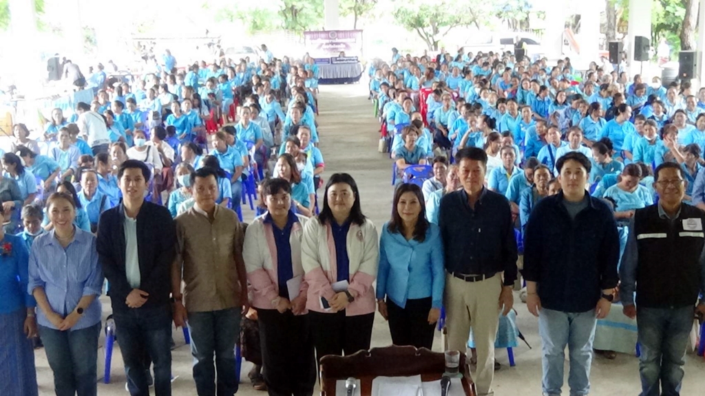 “ดร.รัชนี-ดร.เอกภาพ” เปิดสัมมนาสร้างอาชีพเสริม เพิ่มรายได้ กลุ่มสตรี 5 ตำบล อำเภอโพนทอง
