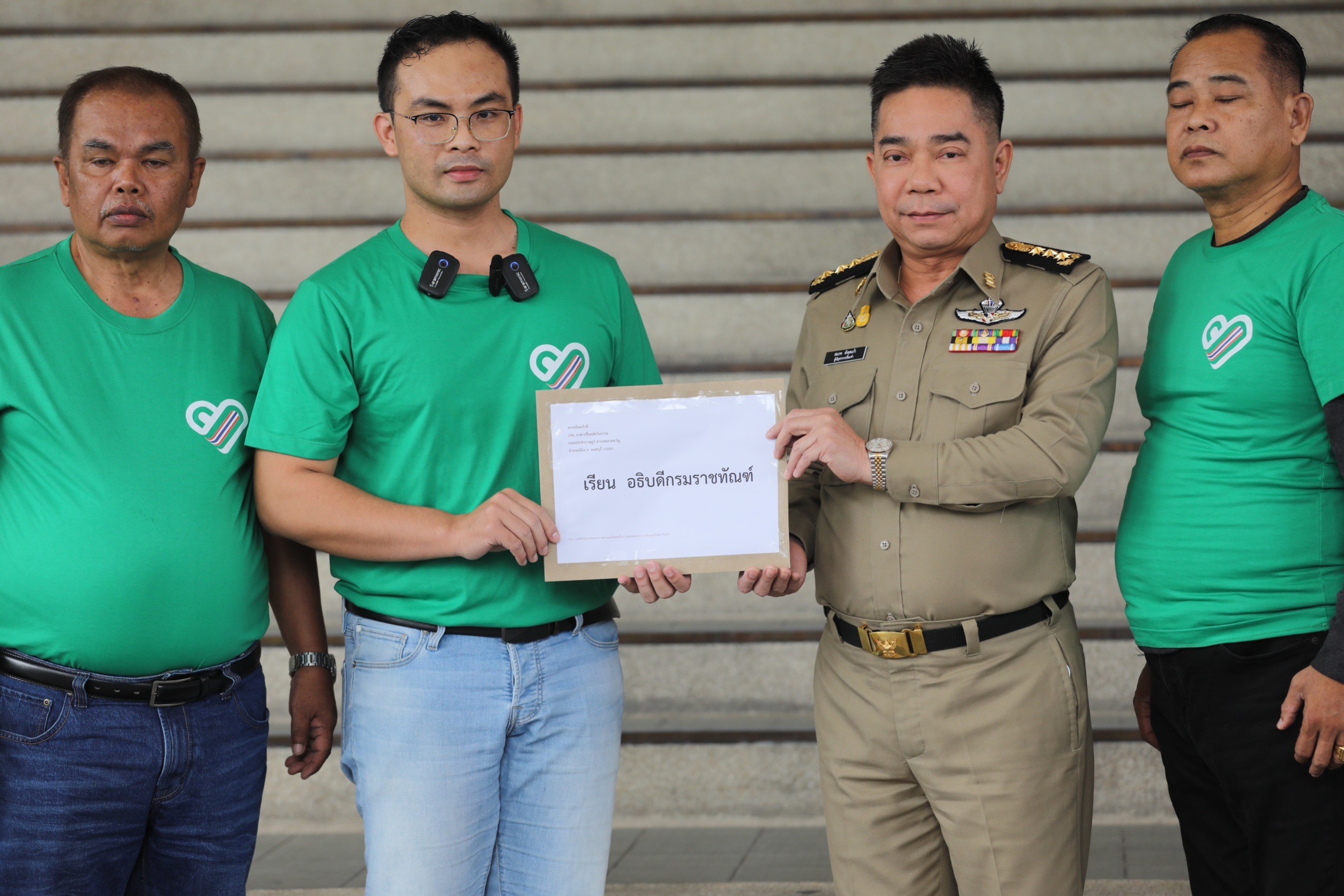 พรรคไทยภักดี ยื่นหนังสือคัดค้านขอพระราชทานอภัยโทษรายบุคคลของ"ทักษิณ" ชี้เป็นการระคายเคืองเบื้องพระยุคลบาท