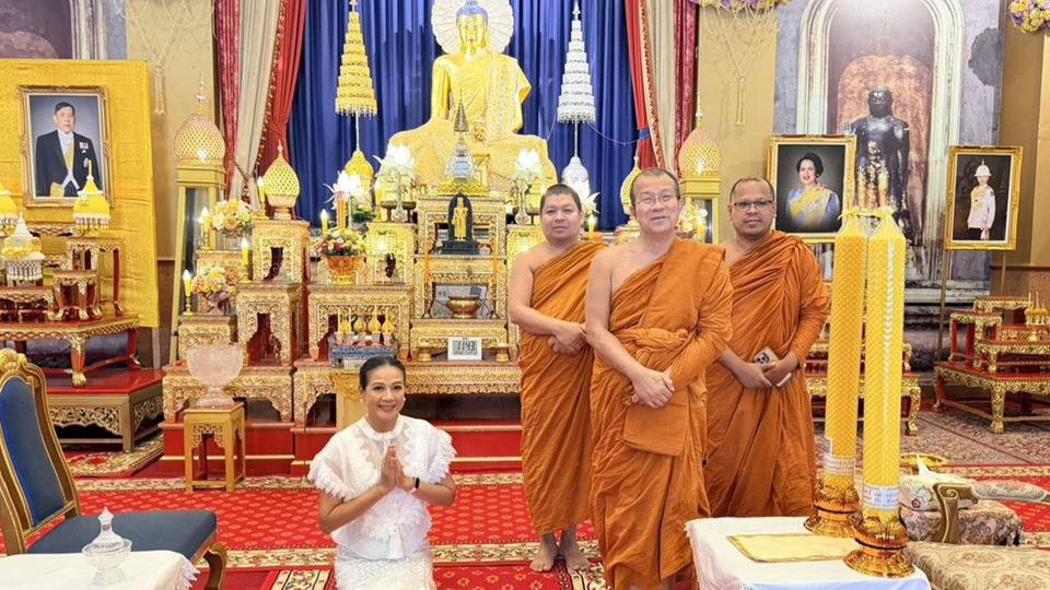 บุญใหญ่วันอาสาฬหบูชา!! "กบ ปภัสรา" รับพระบรมสารีริกธาตุจาก 2 วัด อัญเชิญประดิษฐานวัดทาหมื่นข้าว