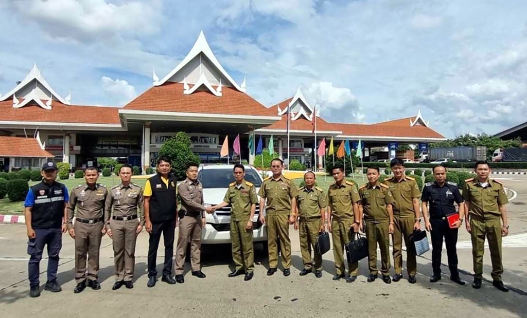 ตม.มุกดาหาร นำรถยนต์กลับคืนเจ้าของ หลังถูกโจรกรรมข้ามชาติ