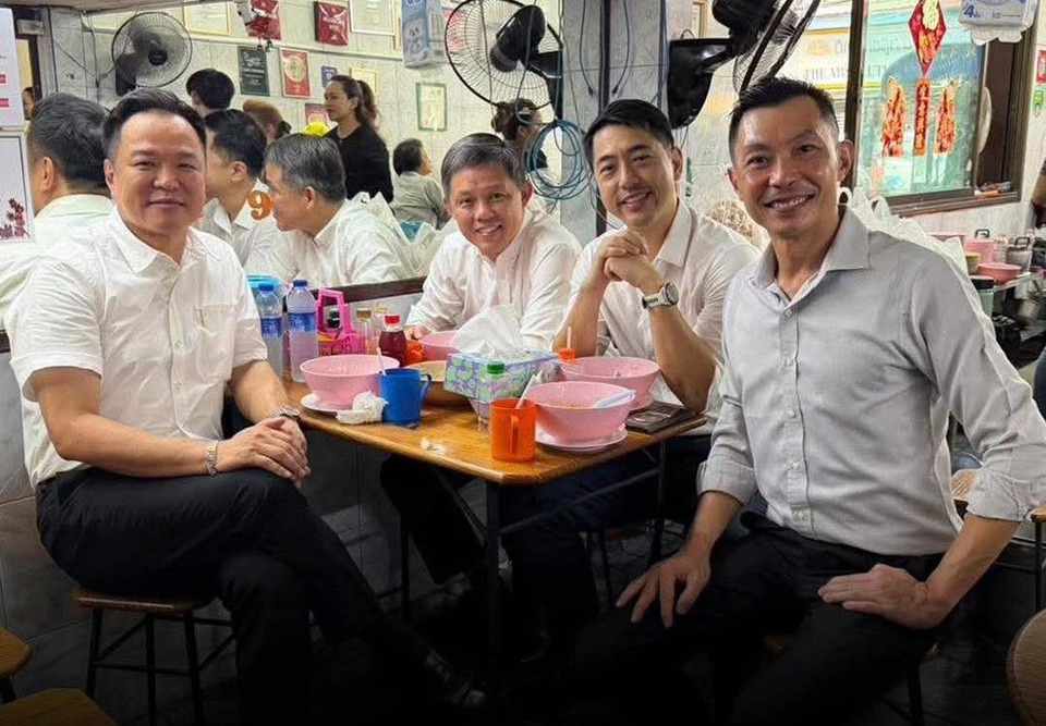 ‘นายกฯอนุทิน’ พา รมว.กห.สิงคโปร์ กินโจ๊กเจ้าดังบางรัก