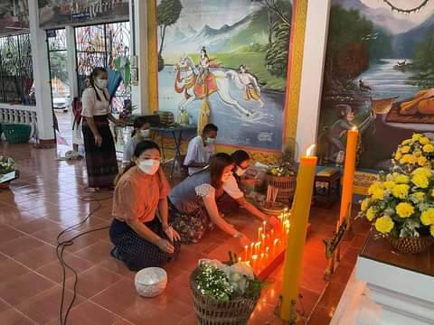 ปชช.ยโสธรทำบุญข้าวสากให้กับญาติที่ล่วงลับไปแล้ว
