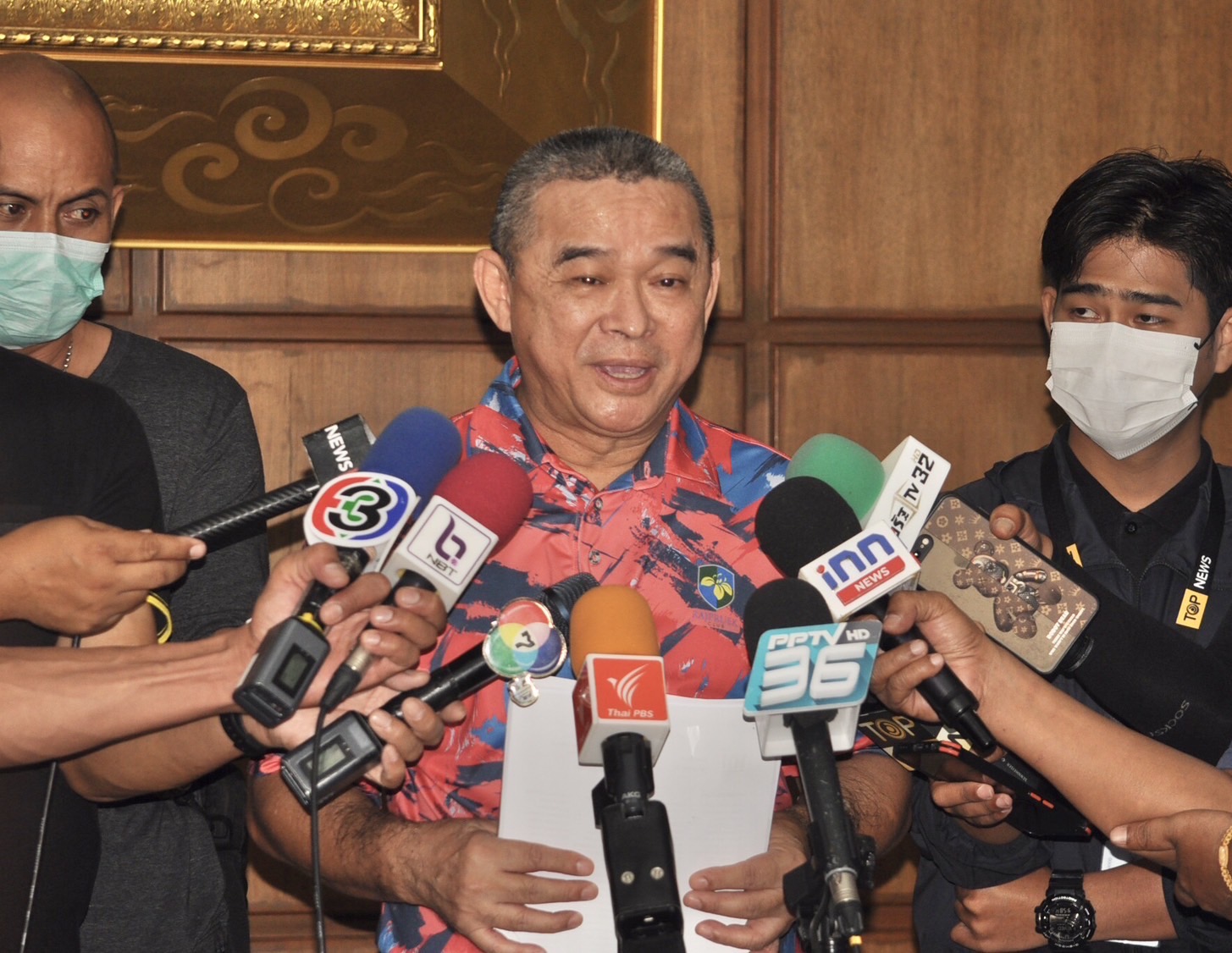 "เรืองไกร" ยื่นหลักฐานเพิ่ม ปม "พิธา"ถือหุ้นสื่อ  ชี้ส่อพ้นตำแหน่ง "หัวหน้าพรรค" ผู้สมัคร 400 เขตโมฆะ