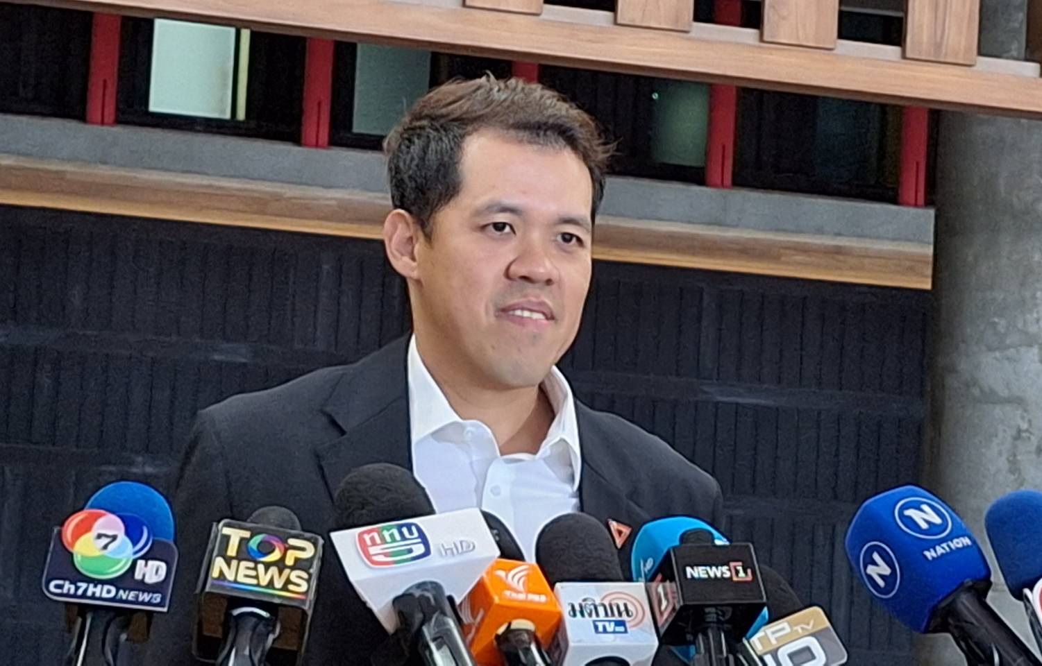 "ประชาชน" เฮ ! กกต.รับรองสถานะเป็นพรรคแล้ว "ปกรณ์วุฒิ" ยันผู้ "นำฝ่ายค้าน" รอแต่งตั้ง หลังรัฐบาลแถลงนโยบาย