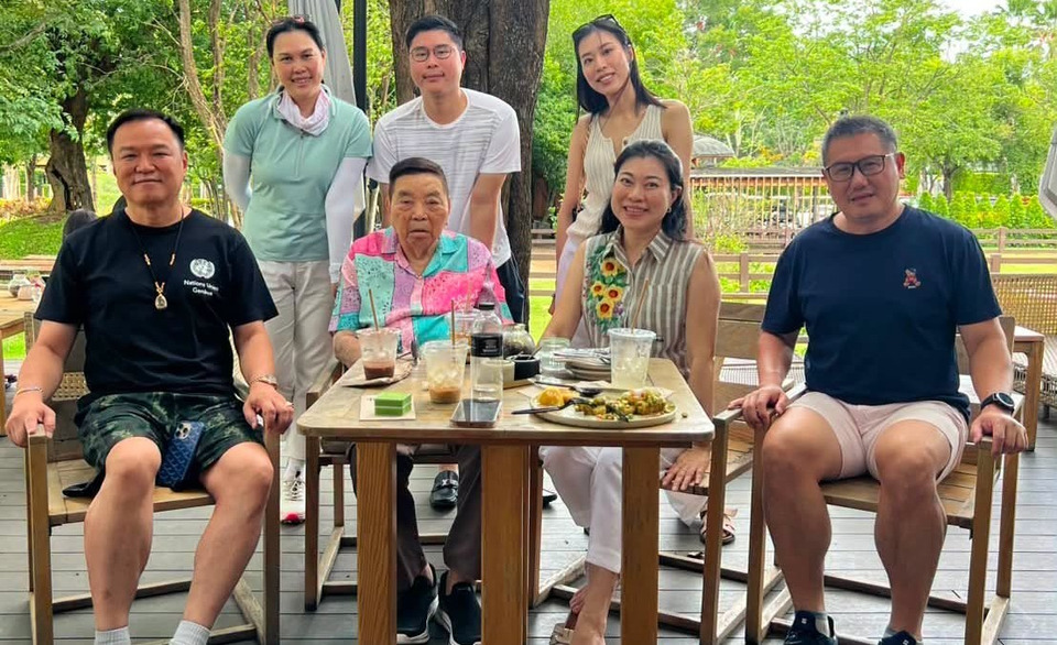 “อนุทิน” โพสต์ชิล! สลัดลุคทางการ นุ่งขาสั้นรับลมเย็น แฟนคลับแห่คอมเมนต์แซวความเป็นกันเอง