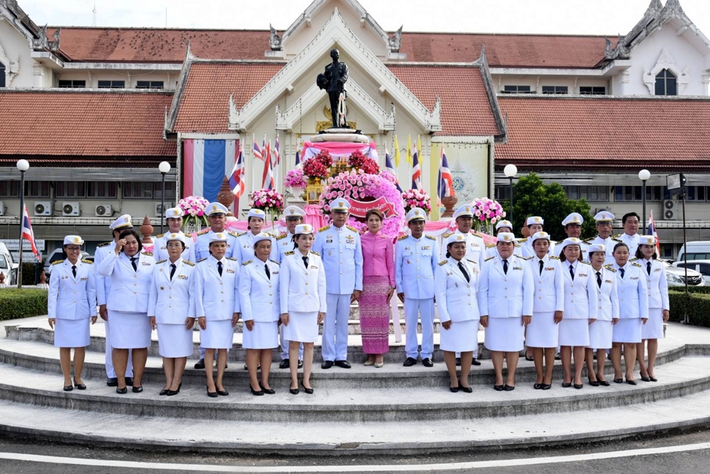 ผู้ว่าฯยโสธร วางพวงมาลาน้อมรำลึกในพระมหากรุณาธิคุณ ร.5 เนื่องในวันคล้ายวันสวรรคต
