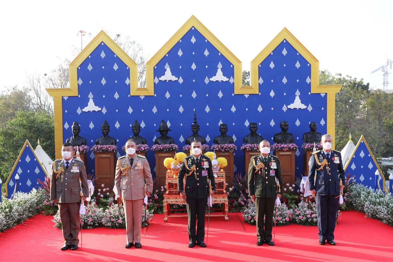 "ผู้บัญชาการทหารสูงสุด" นำ "ผบ.เหล่าทัพ-ตำรวจ" ร่วมพิธีวันกองทัพไทย 