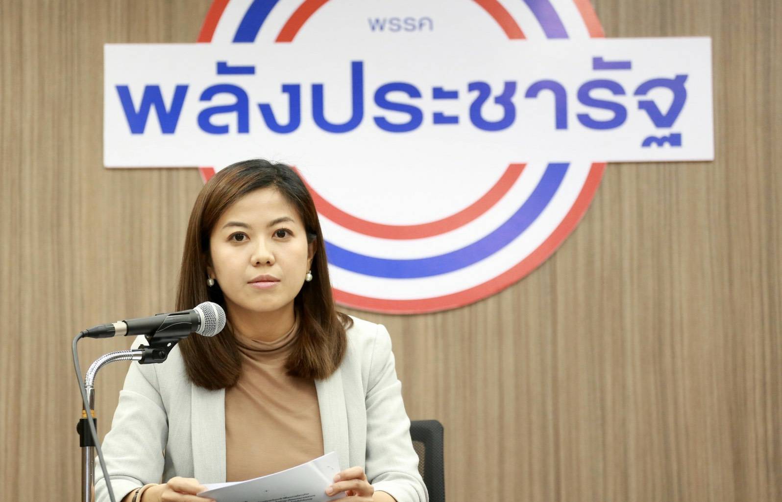 พปชร.เร่งให้ ส.ส.ทำความเข้าใจปชช.ในพื้นที่  งดไปประเทศกลุ่มเสี่ยง11ประเทศ  