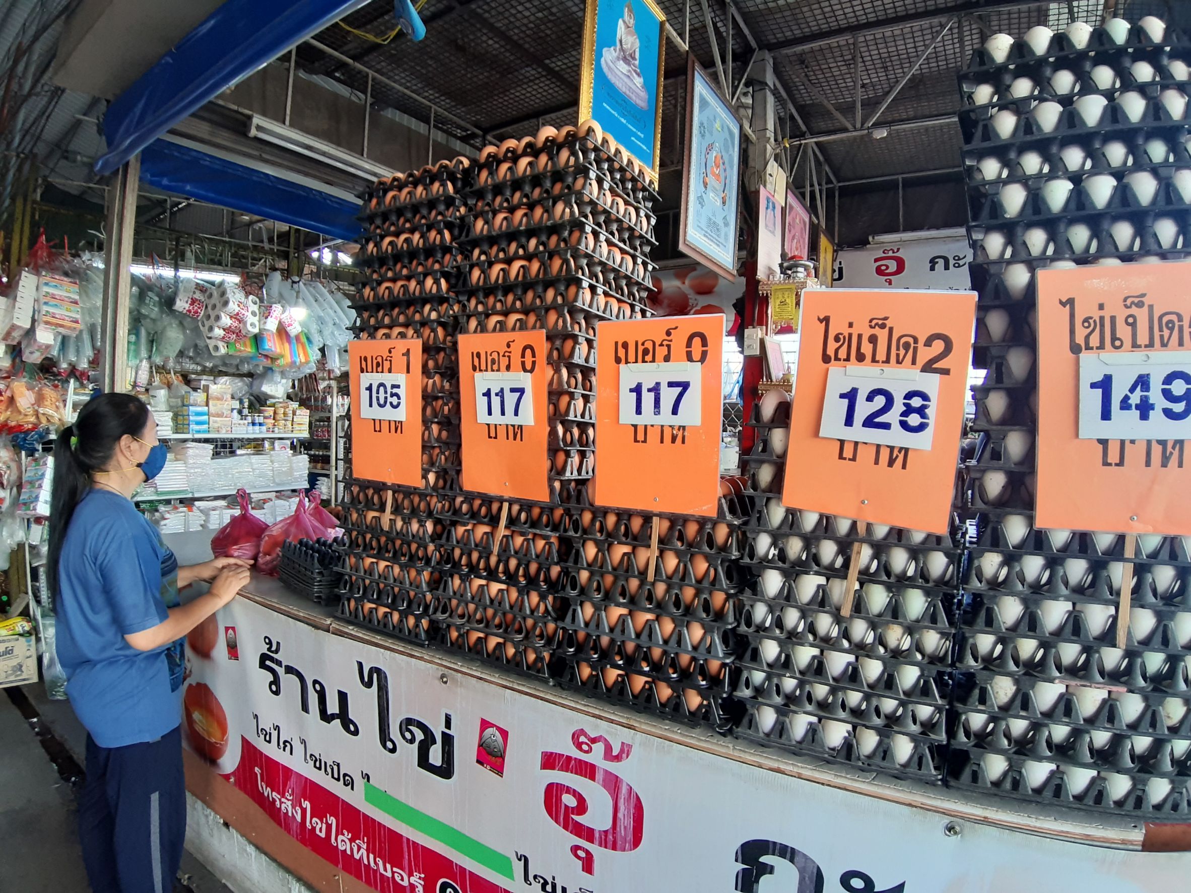 ต้นทุนผลิตพุ่ง เหตุไข่แพง นายกสมาคมผู้เลี้ยงไก่ยันราคาไม่เกินเพดาน Egg Board