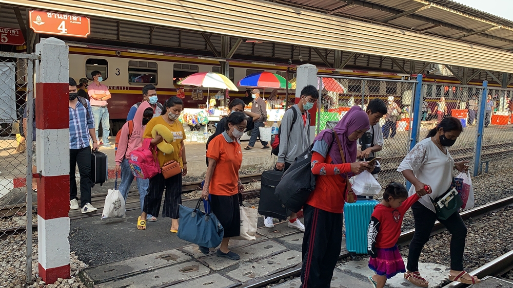 วันหยุดยาวรถไฟสายใต้คึกคัก