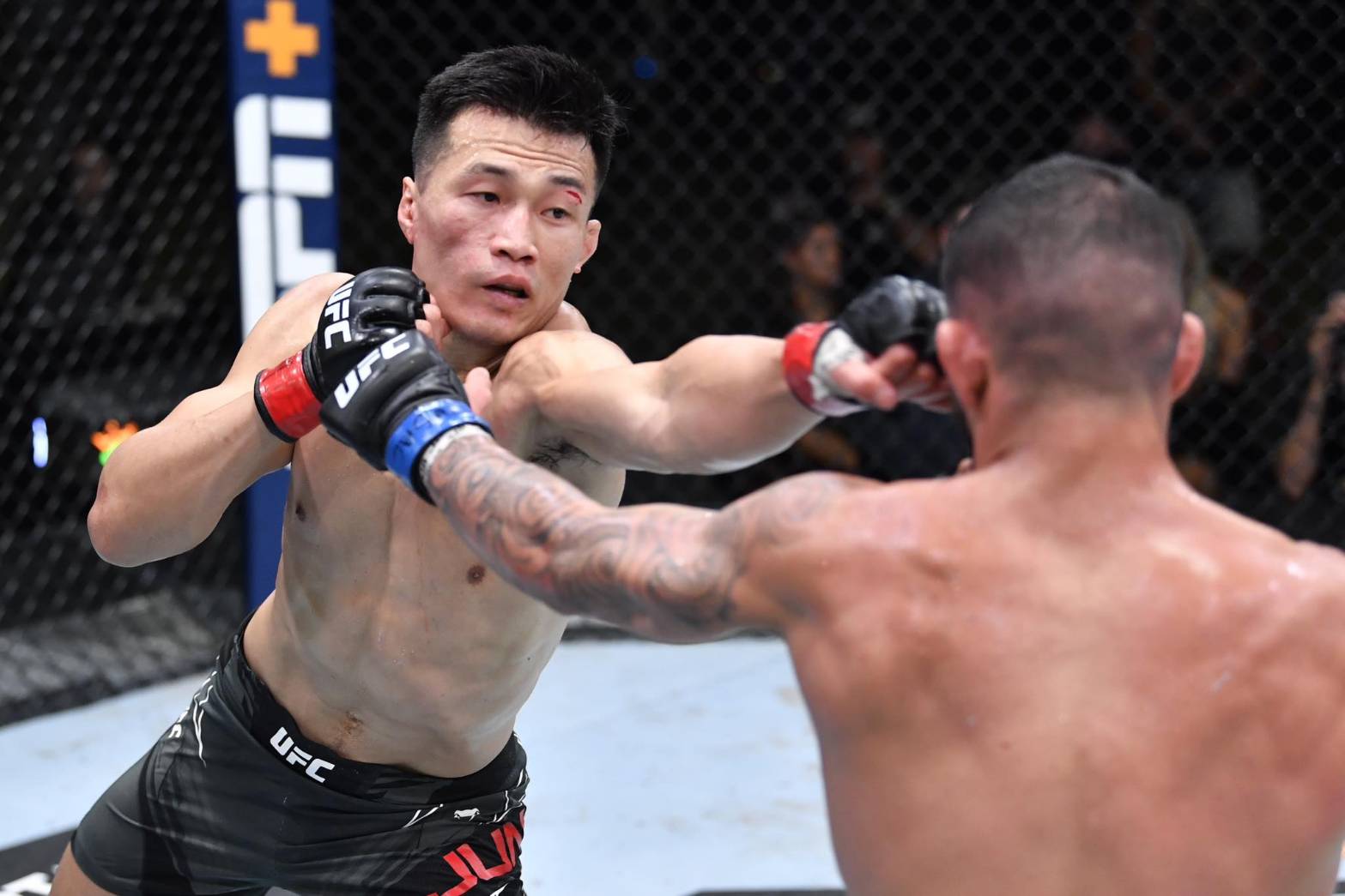 UFC FIGHT NIGHT แท็กทีม ROAD TO UFC SEASON 2 ยกพลบุกสิงคโปร์ 26-27 ส.ค.นี้ 