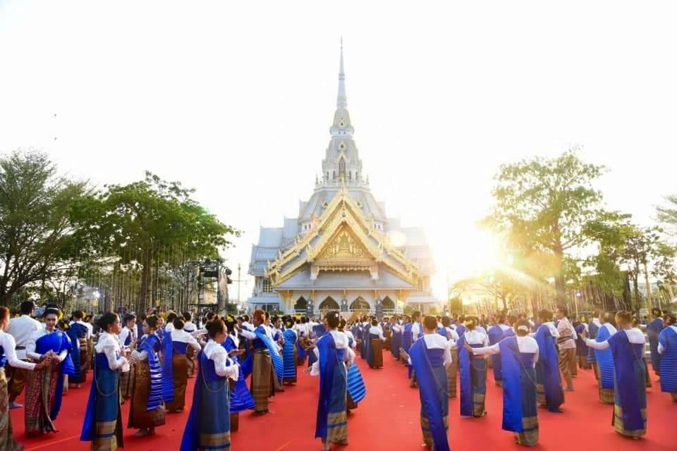 ตะการตา 2,783 นางรำจาก 11 อำเภอ รำถวายหลวงพ่อโสธร 254 ปี เลขมงคลขายหมดเกลี้ยง   
