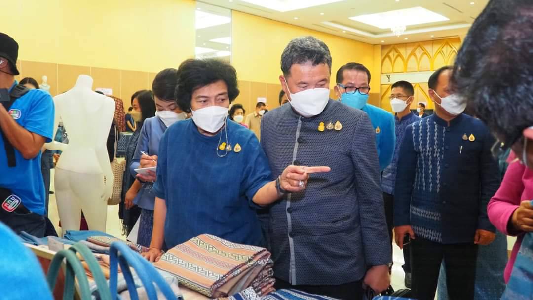ปลัดมหาดไทยเปิดงานเทิดไท้พระมารดาแห่งผ้าไทยสกลนคร