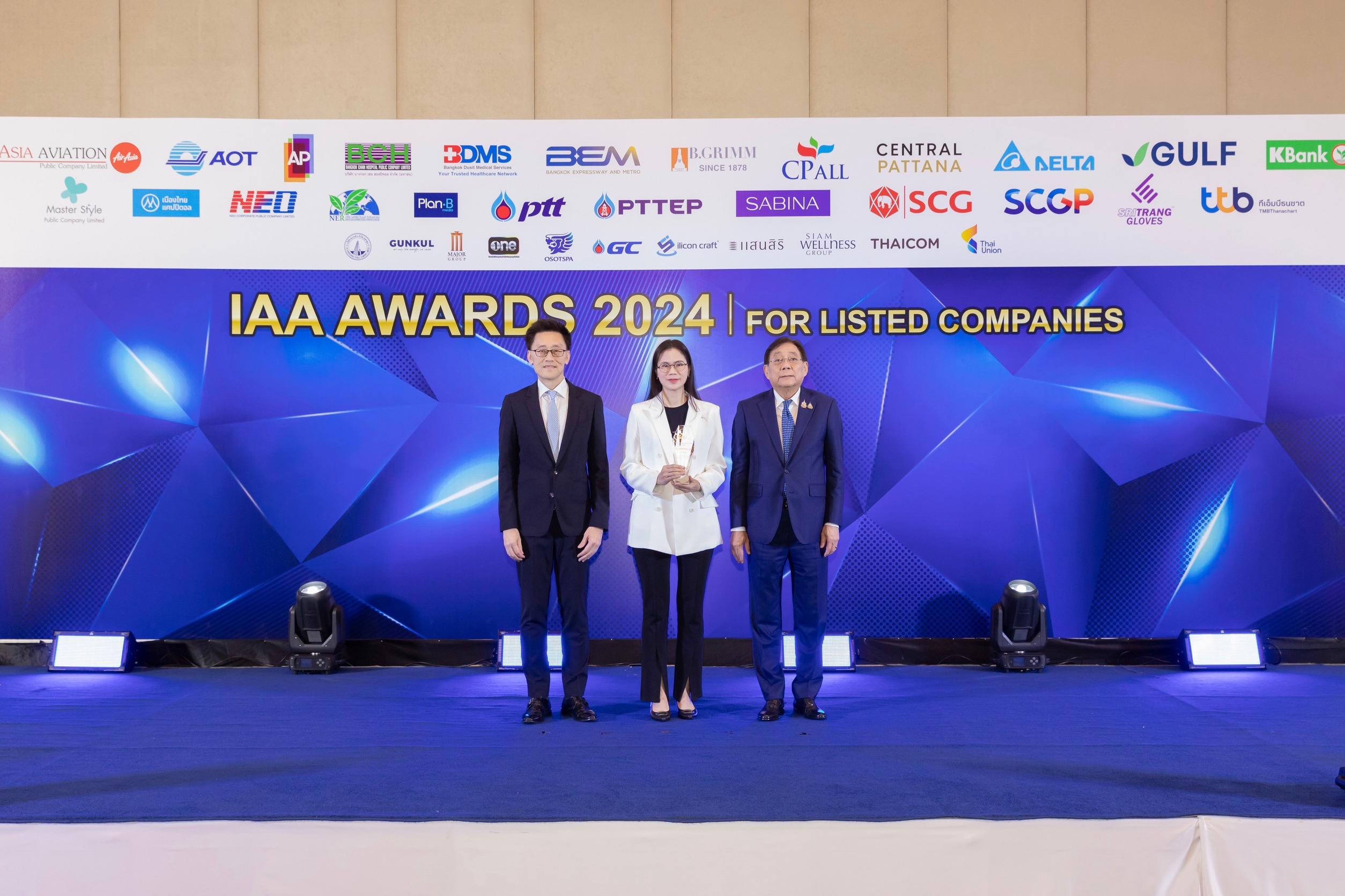 BE8 คว้า 2 รางวัล Outstanding CEO-CFO จากเวที IAA Awards for Listed Companies 2024