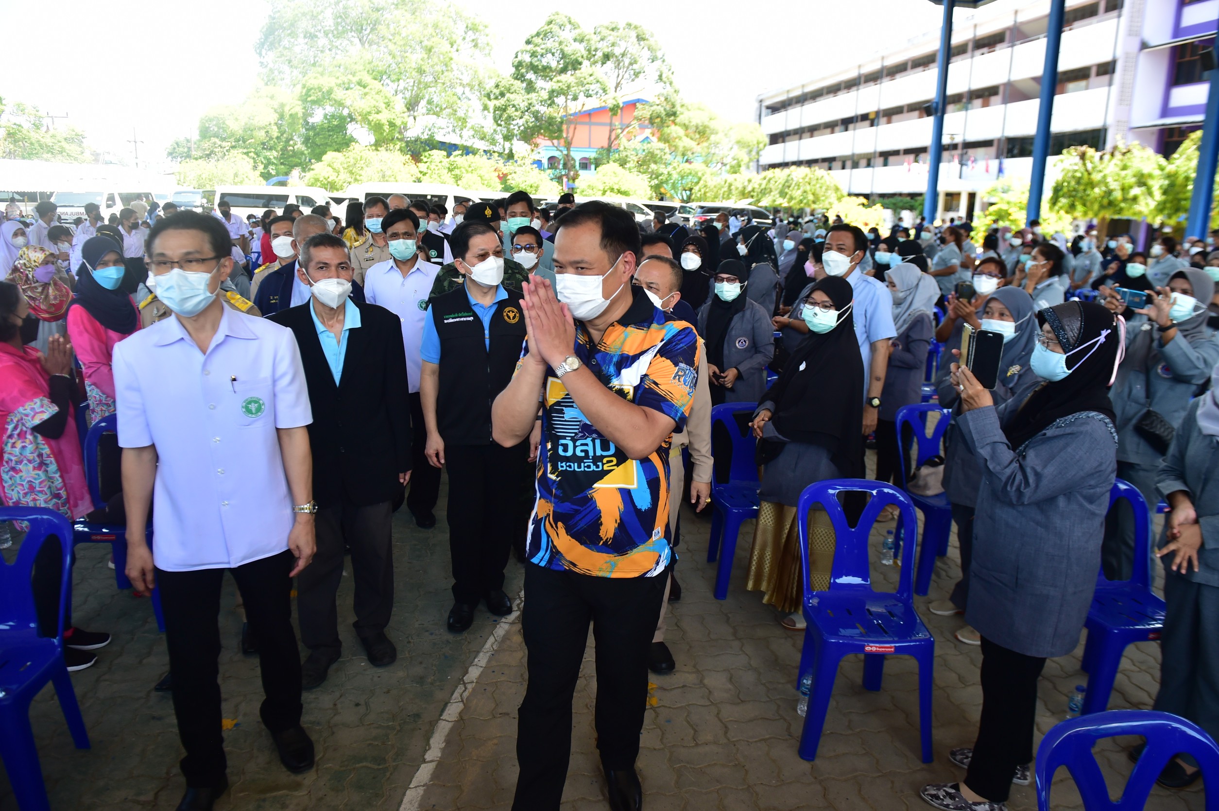 "อนุทิน" ตรวจเยี่ยมเสริมพลังและติดตามสถานการณ์การแพร่ระบาดโควิด19ในพื้นที่จังหวัดนราธิวาส