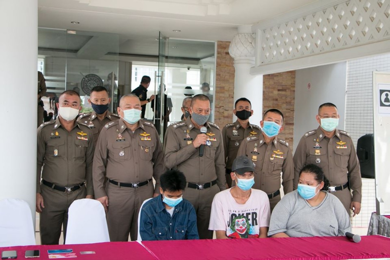 ตำรวจภูธรภาค6 แถลงจับกุมตัวแกงค์ปลอม facebook “อ้วน แม่เปิน” หลอกโอนเงินผู้เสียหายร่วมล้าน
