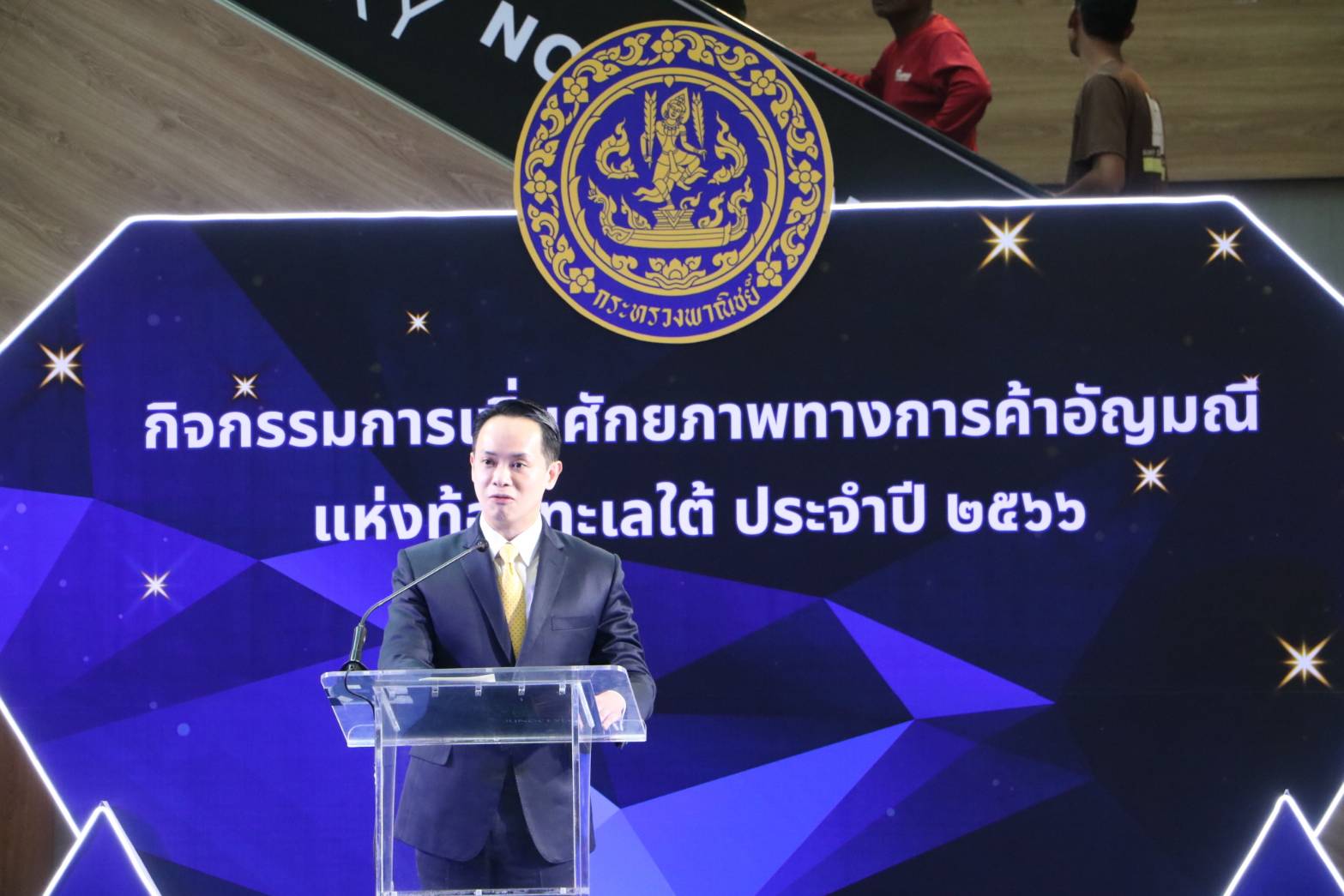 พาณิชย์พังงาจัดโชว์อัญมณี 11จังหวัดภาคใต้ที่ศูนย์การค้าจังซีลอน ป่าตอง 