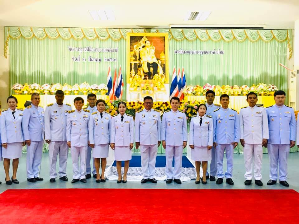 ข้าราชการและประชาชนจังหวัดอ่างทอง พร้อมใจถวายราชสักการะ รัชกาลที่ 9 "พระบิดาแห่งมาตรฐานการช่างไทย"