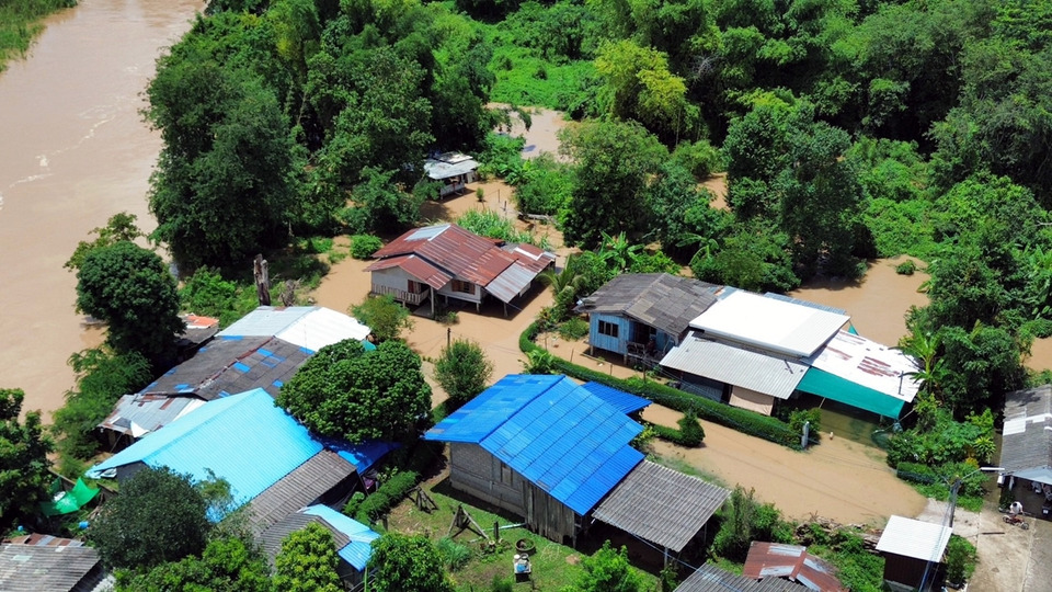 น้ำลาว-น้ำกรณ์ล้นตลิ่ง ท่วมป่าอ้อดอนชัย เชียงราย 50 ครัวเรือน เร่งช่วยเหลือเฝ้าระวัง