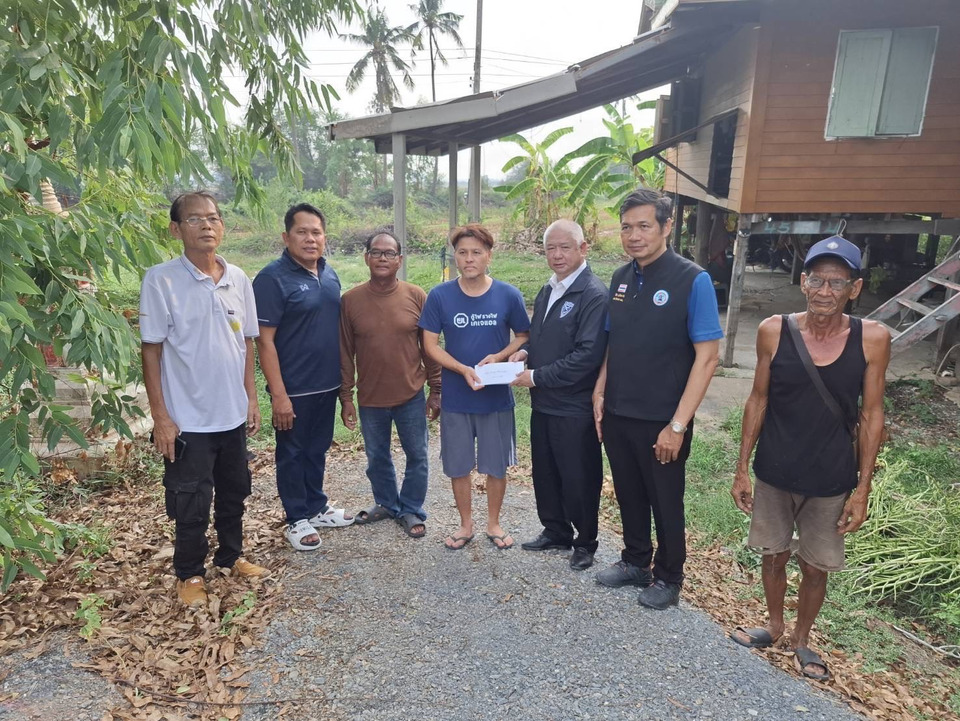 สส.ณัฐวุฒิ ตัวแทน “วราวุธ-มูลนิธิบรรหารฯ” มอบทุนซ่อมบ้านชาวบางปลาม้าหลังพายุถล่ม 