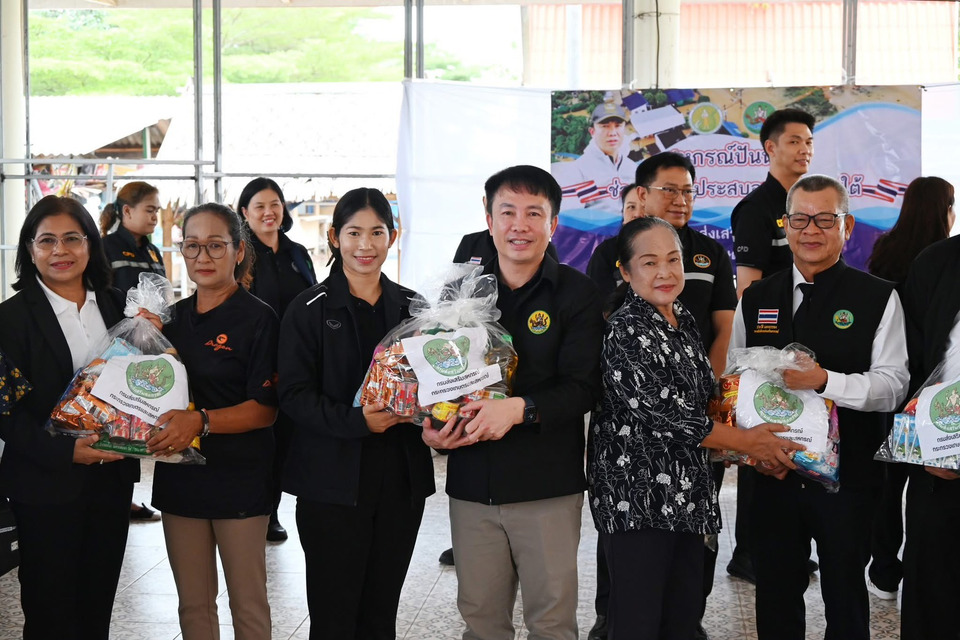 อธิบดีกรมส่งเสริมสหกรณ์ นำทีมผู้บริหารกรมฯ ลงใต้ มอบถุงยังชีพ