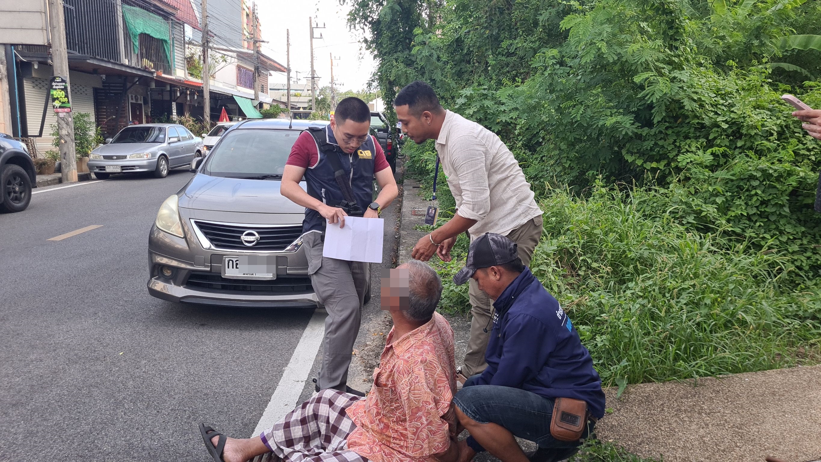 นาทีกองปราบล็อคตัวมือปืนยิงคู่อริดับผัวเมียที่สทิงพระถูกลูกหลงบาดเจ็บ