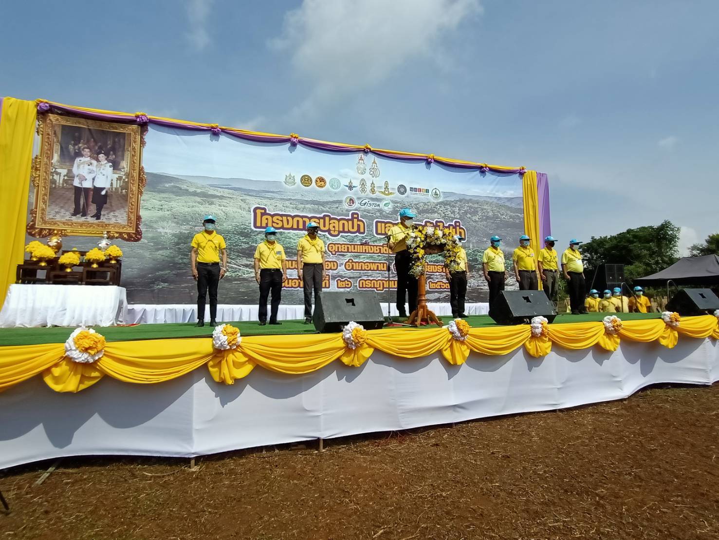 มทบ.37 นำทหารจิตอาสา ร่วมกิจกรรม กรมอุทยานแห่งชาติ สัตว์ป่า และพันธุ์พืช จัดโครงการปลูกป่าและป้องกันไฟป่า