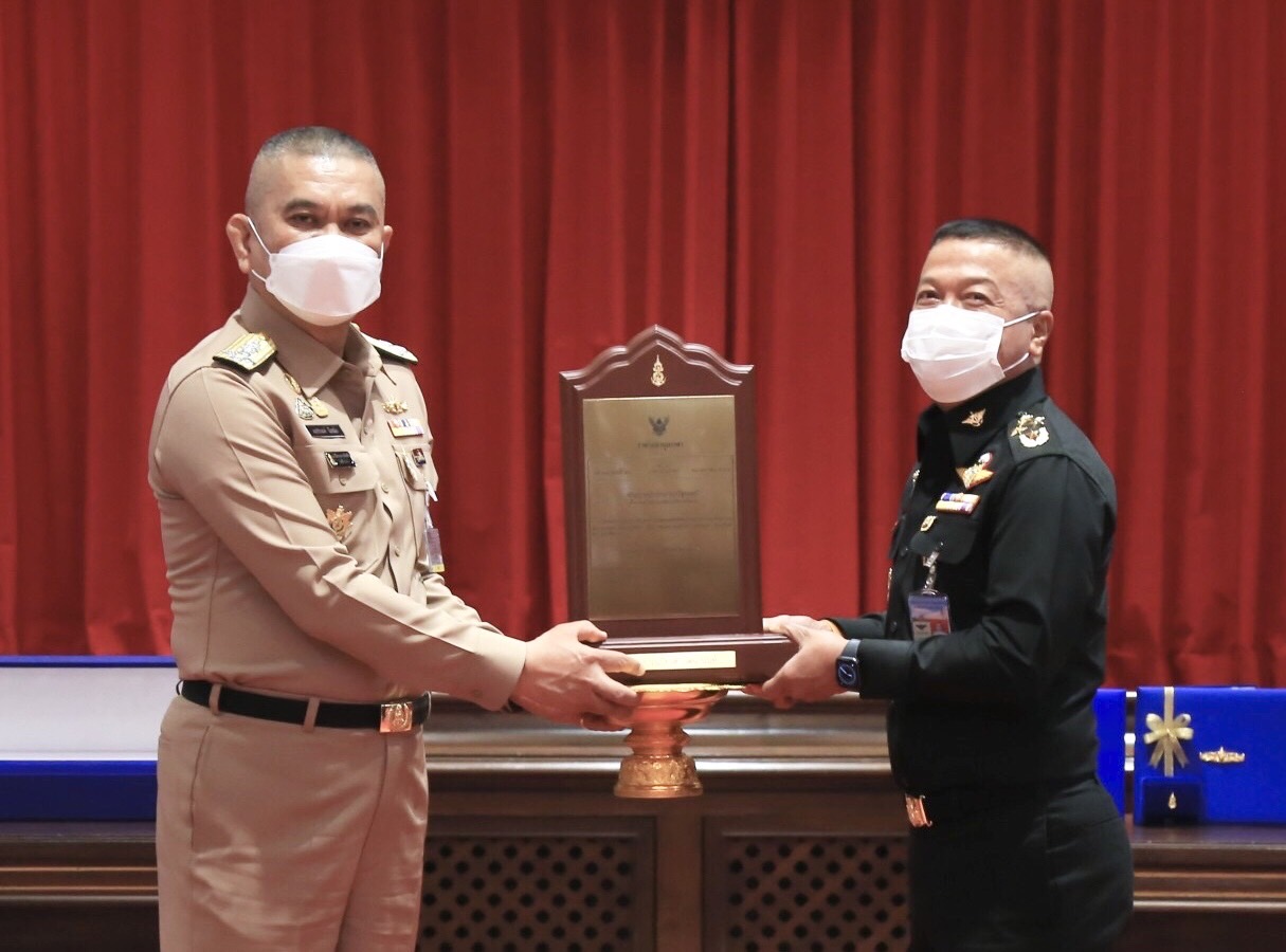  ปลัดกลาโหมรับมอบเครื่องแบบ-ประกาศนียบัตรฯพลเรือเอกกรณีพิเศษ