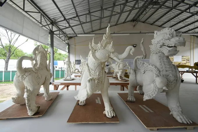 ลงสี“กุญชรวารี”สัตว์หิมพานต์ออกโทนขาวนวล